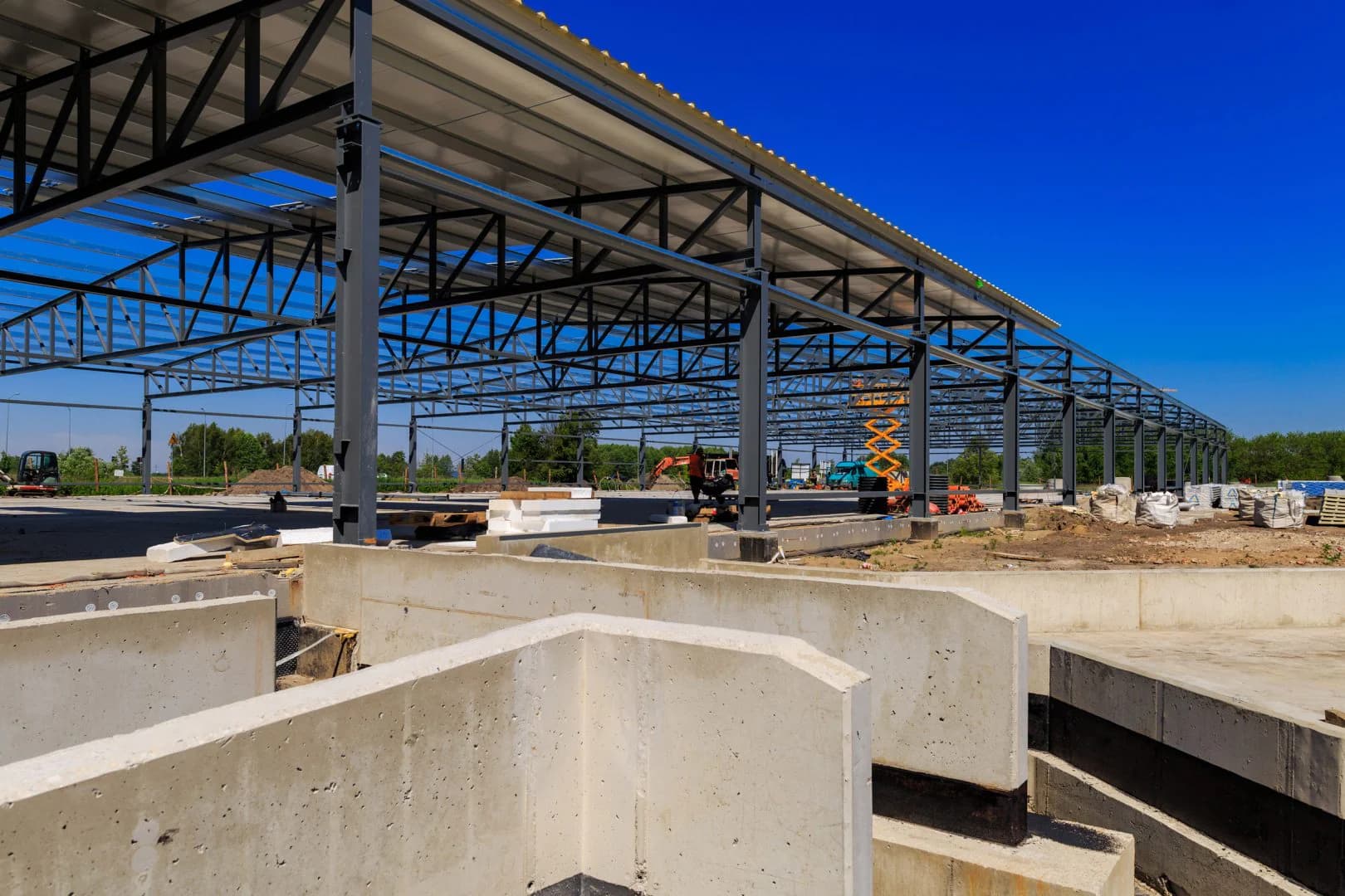 Zaplecze produkcyjne i montażowe